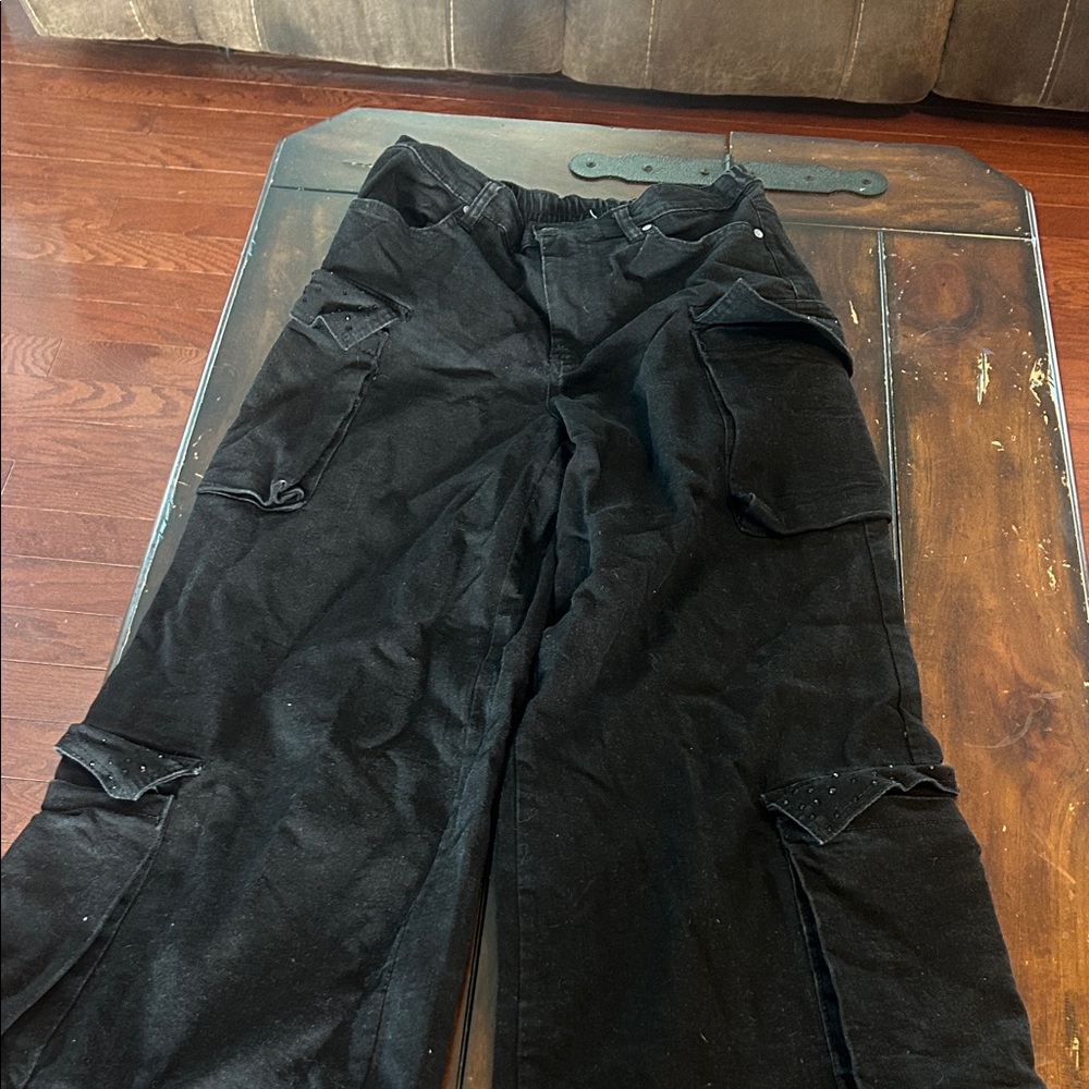 Stylish Black Wide Leg Cargo Jeans